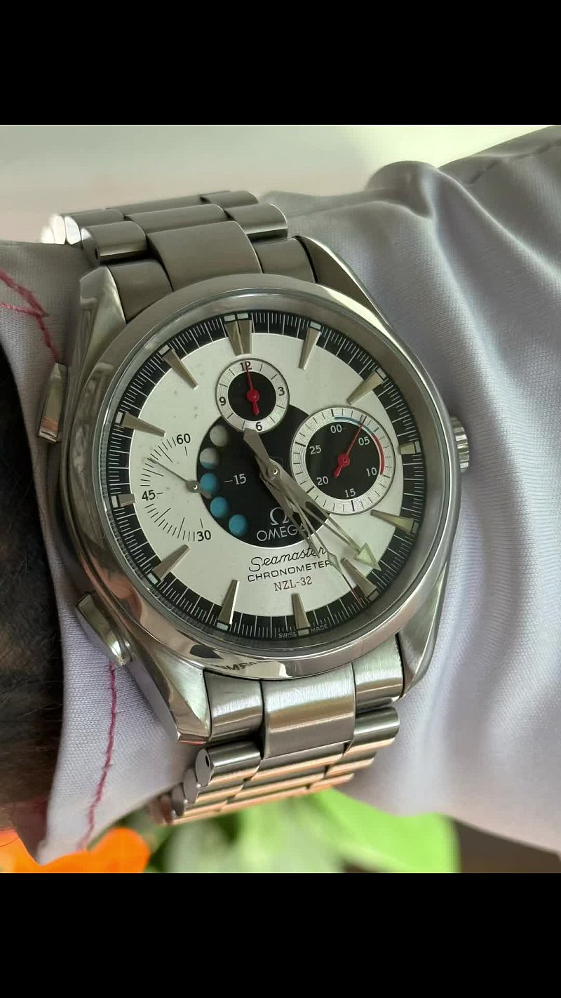 Cadru din clipul ♎️Omega Seamaster Aqua Terra NZL-32. Creat în onoarea bărcii legendare «Black Magic» a Noii Zeelande, care a spulberat competiția la America’s Cup în 1995. Cele 5 puncte de pe cadr